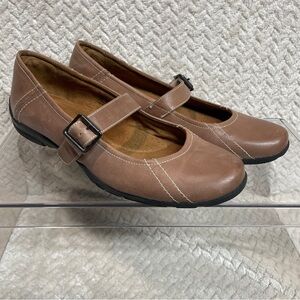 Natural Soul by Naturalizer Womens 90s Style Brown Leather Mary Jane Shoes 8.5